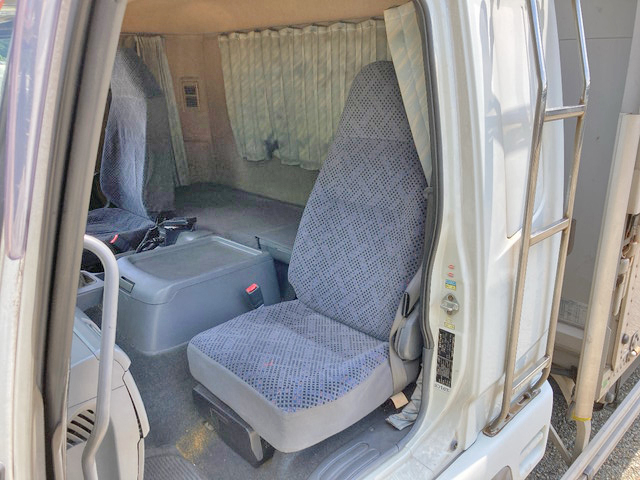 三菱ふそうファイターアルミウイング中型（4t）[写真32]