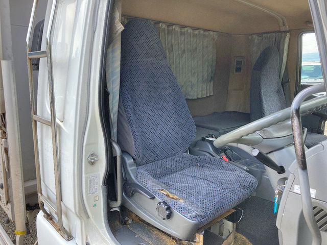三菱ふそうファイターアルミウイング中型（4t）[写真35]