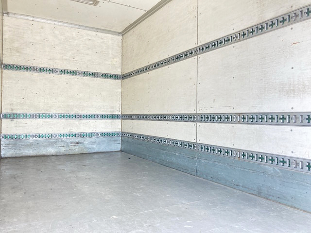 三菱ふそうキャンターアルミバン小型（2t・3t）[写真13]