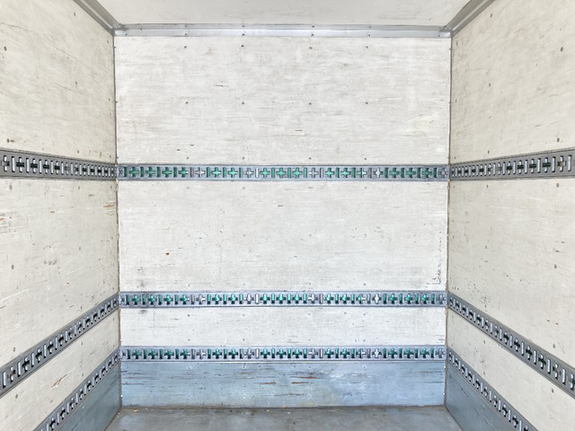 三菱ふそうキャンターアルミバン小型（2t・3t）[写真14]