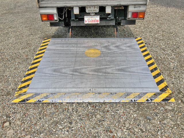 三菱ふそうキャンターアルミバン小型（2t・3t）[写真18]