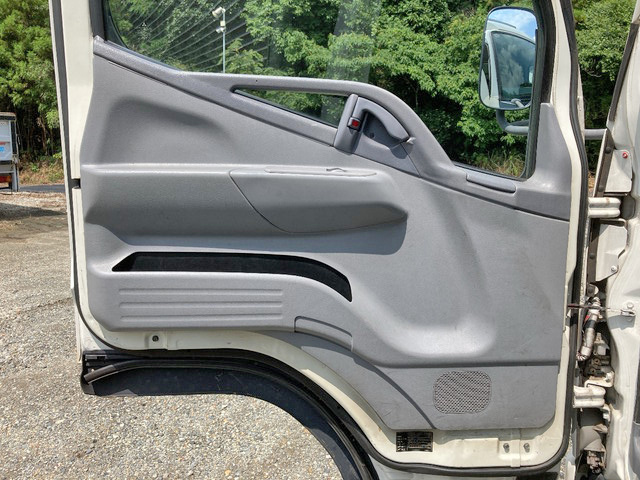 三菱ふそうキャンターアルミバン小型（2t・3t）[写真29]