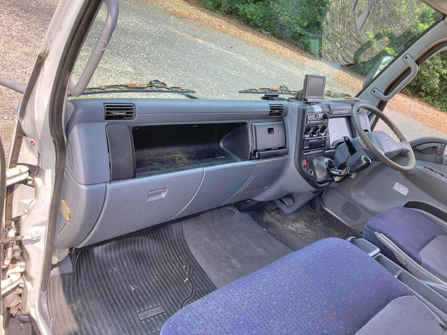 三菱ふそうキャンターアルミバン小型（2t・3t）[写真31]