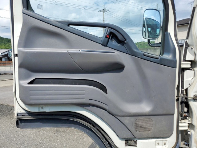 三菱ふそうキャンター平ボディ小型（2t・3t）[写真29]