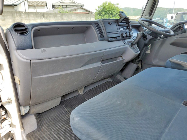 三菱ふそうキャンター平ボディ小型（2t・3t）[写真31]