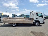 三菱ふそうキャンター平ボディ小型（2t・3t）[写真09]