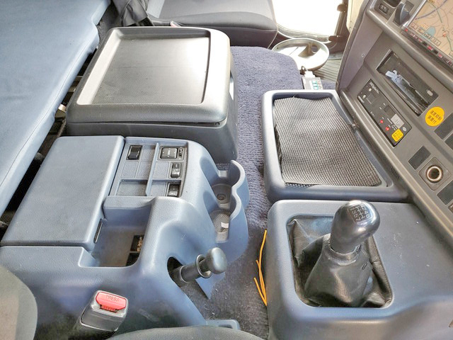 日野プロフィアトレーラーヘッド（トラクターヘッド）大型（10t）[写真34]