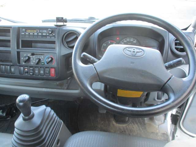 トヨタダイナ平ボディ小型（2t・3t）[写真13]