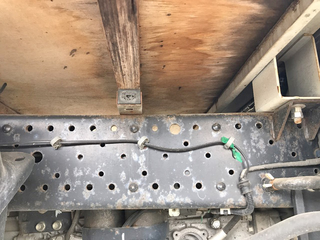 いすゞエルフ平ボディ小型（2t・3t）[写真17]