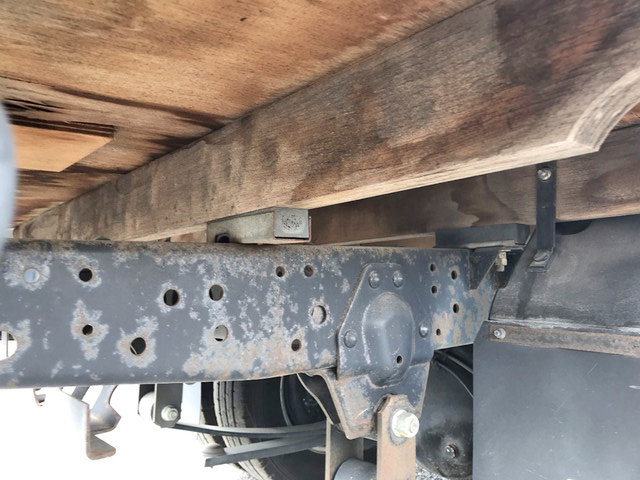 いすゞエルフ平ボディ小型（2t・3t）[写真18]