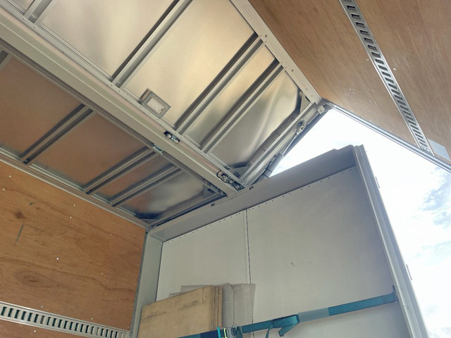 UDトラックスクオンアルミウイング大型（10t）[写真16]