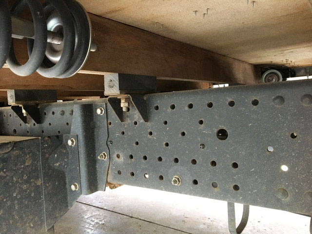 いすゞエルフ平ボディ小型（2t・3t）[写真23]