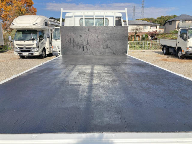 三菱ふそうキャンター平ボディ小型（2t・3t）[写真11]