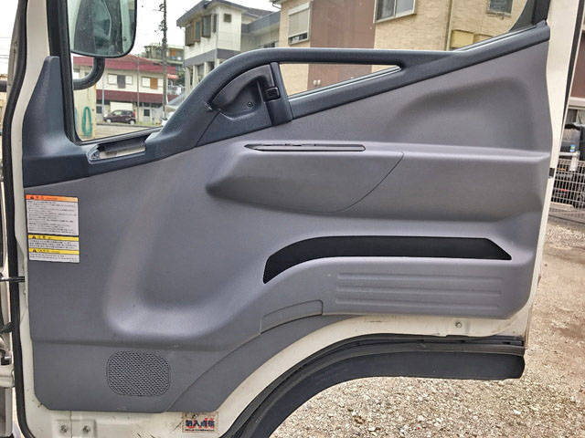 三菱ふそうキャンター平ボディ小型（2t・3t）[写真27]