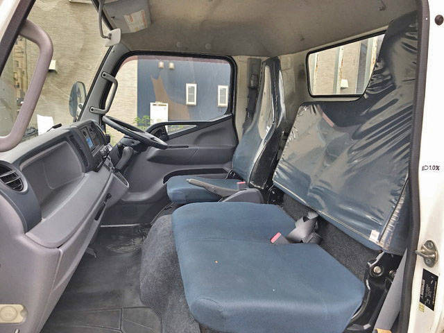 三菱ふそうキャンター平ボディ小型（2t・3t）[写真28]