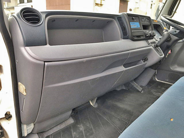 三菱ふそうキャンター平ボディ小型（2t・3t）[写真30]