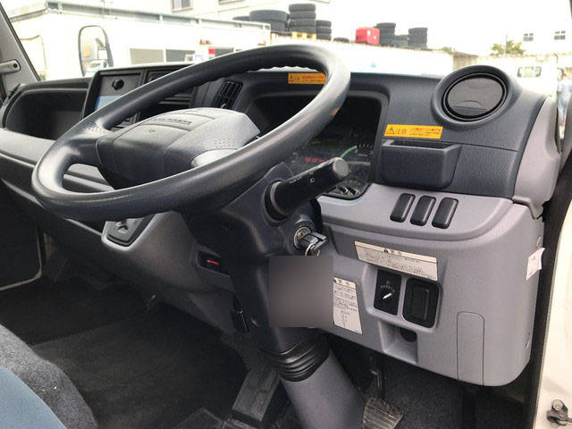 三菱ふそうキャンター平ボディ小型（2t・3t）[写真31]