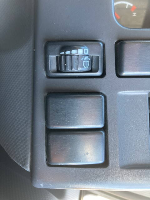 いすゞエルフ平ボディ小型（2t・3t）[写真37]