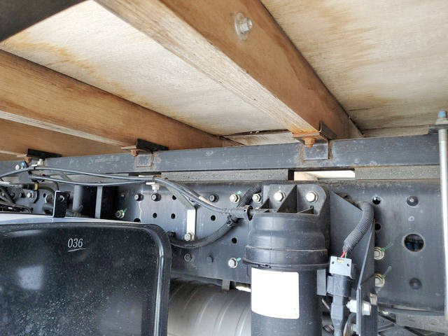 三菱ふそうキャンター平ボディ小型（2t・3t）[写真21]