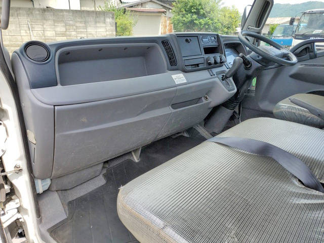 三菱ふそうキャンター平ボディ小型（2t・3t）[写真28]