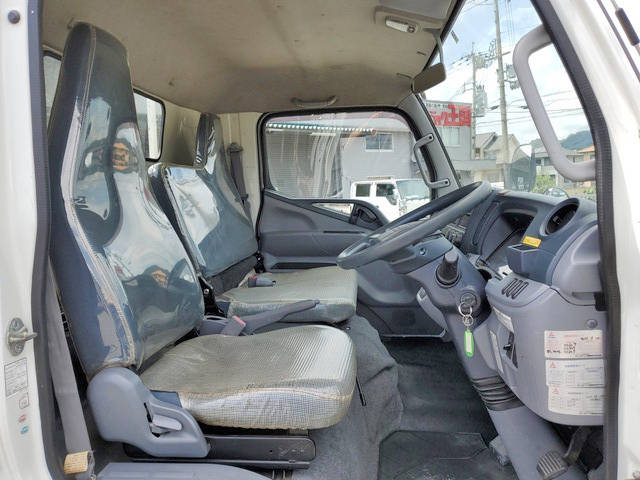 三菱ふそうキャンター平ボディ小型（2t・3t）[写真31]