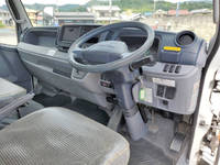 三菱ふそうキャンター平ボディ小型（2t・3t）[写真32]