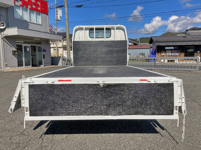 三菱ふそうキャンター平ボディ小型（2t・3t）[写真11]
