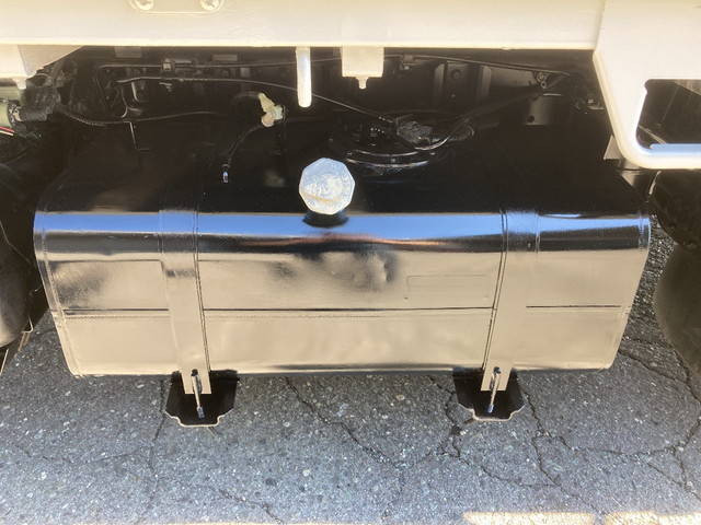 三菱ふそうキャンター平ボディ小型（2t・3t）[写真19]