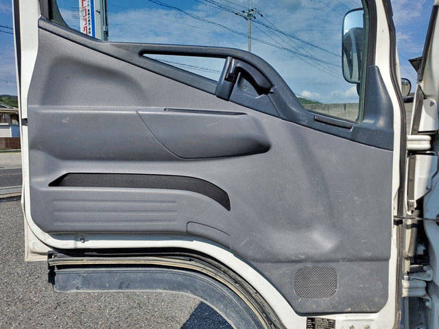 三菱ふそうキャンター平ボディ小型（2t・3t）[写真26]
