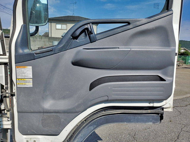 三菱ふそうキャンター平ボディ小型（2t・3t）[写真27]
