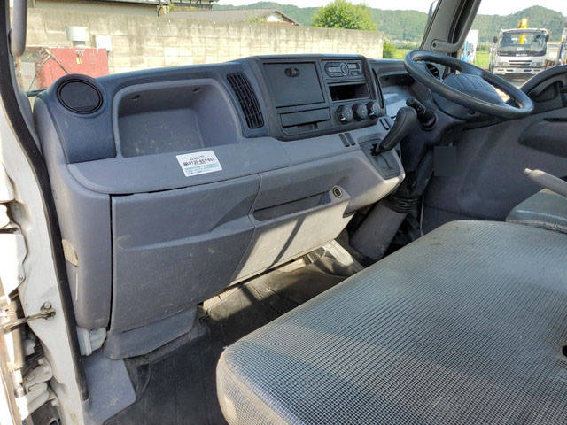 三菱ふそうキャンター平ボディ小型（2t・3t）[写真30]