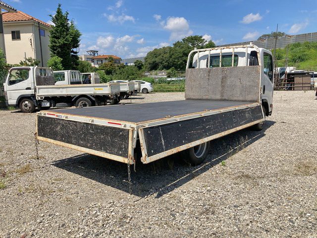 いすゞエルフ平ボディ小型（2t・3t）[写真10]