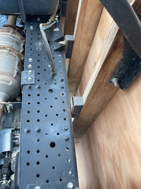 いすゞエルフ平ボディ小型（2t・3t）[写真17]