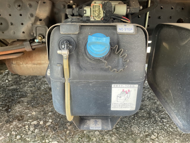 三菱ふそうキャンター平ボディ小型（2t・3t）[写真16]