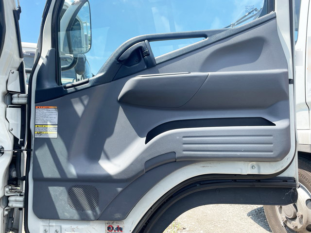 三菱ふそうキャンター平ボディ小型（2t・3t）[写真23]