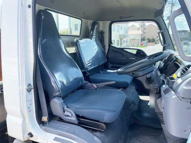 三菱ふそうキャンター平ボディ小型（2t・3t）[写真25]