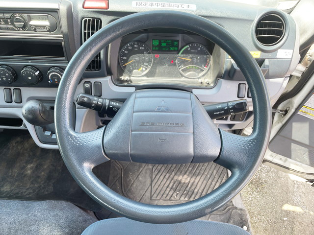 三菱ふそうキャンター平ボディ小型（2t・3t）[写真30]