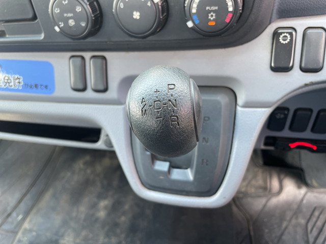 三菱ふそうキャンター平ボディ小型（2t・3t）[写真33]