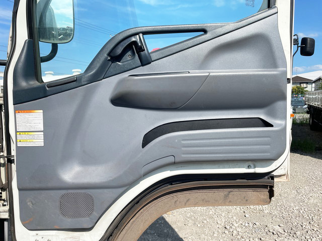 三菱ふそうキャンター平ボディ小型（2t・3t）[写真21]