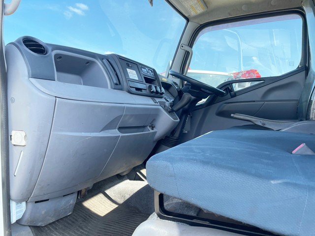 三菱ふそうキャンター平ボディ小型（2t・3t）[写真24]