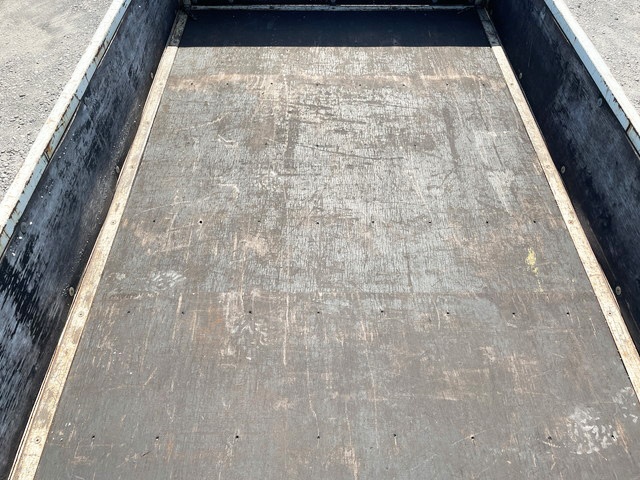 三菱ふそうキャンター平ボディ小型（2t・3t）[写真09]