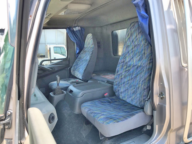 三菱ふそうファイターアルミブロック中型（4t）[写真28]