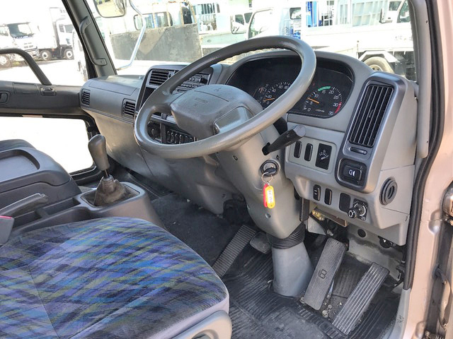 三菱ふそうファイターアルミブロック中型（4t）[写真33]