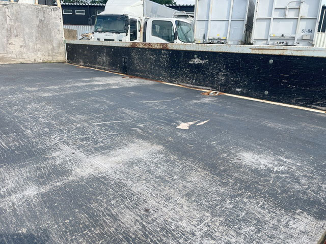 いすゞエルフ平ボディ小型（2t・3t）[写真12]