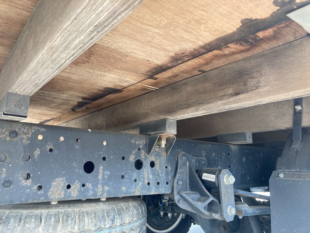 いすゞエルフ平ボディ小型（2t・3t）[写真17]