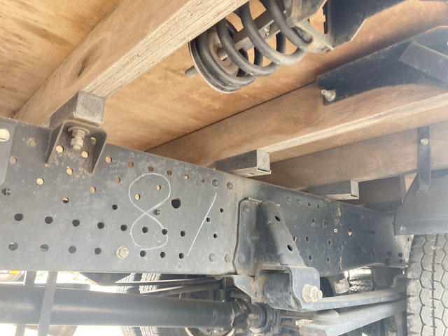 いすゞエルフ平ボディ小型（2t・3t）[写真18]