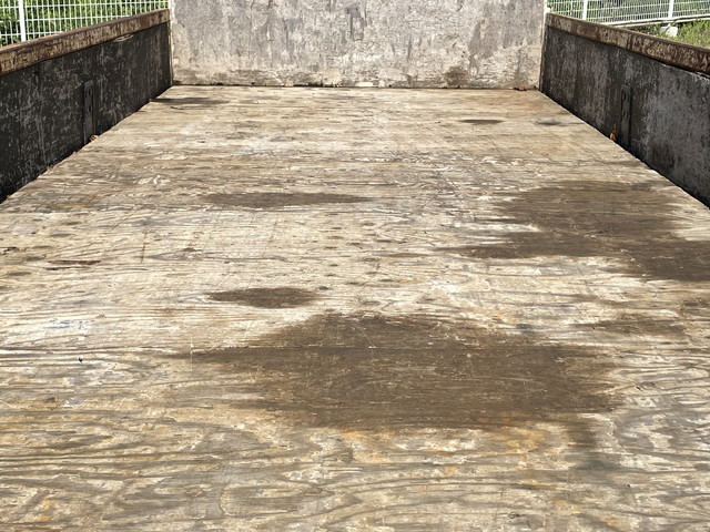 いすゞエルフ平ボディ小型（2t・3t）[写真10]