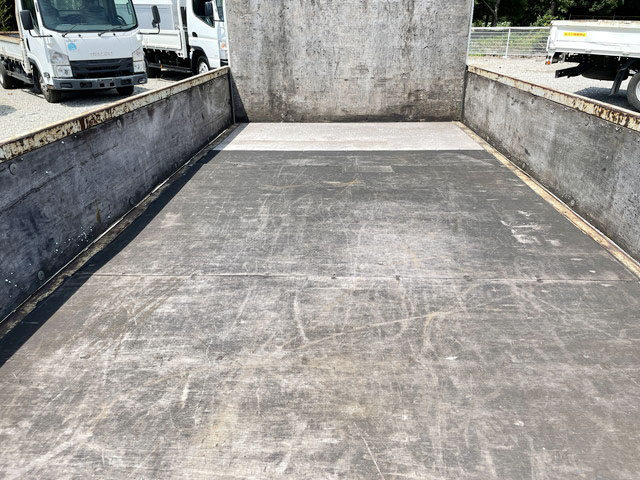 三菱ふそうキャンター平ボディ小型（2t・3t）[写真10]