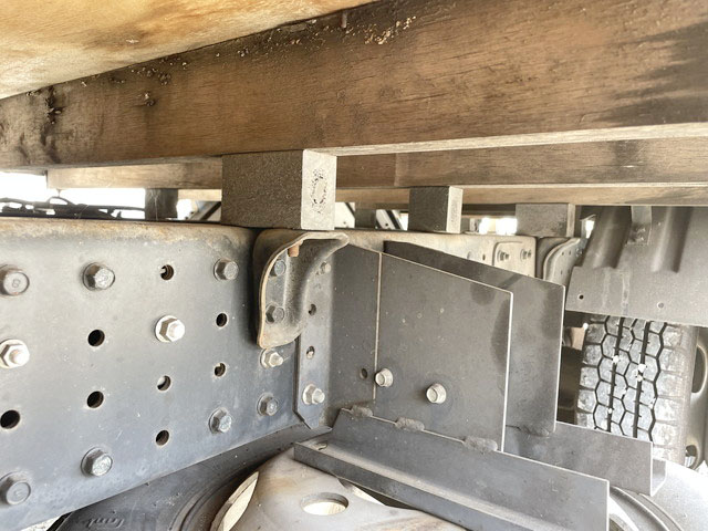 三菱ふそうキャンター平ボディ小型（2t・3t）[写真18]