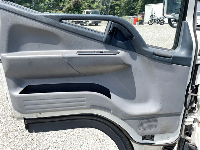 三菱ふそうキャンター平ボディ小型（2t・3t）[写真25]
